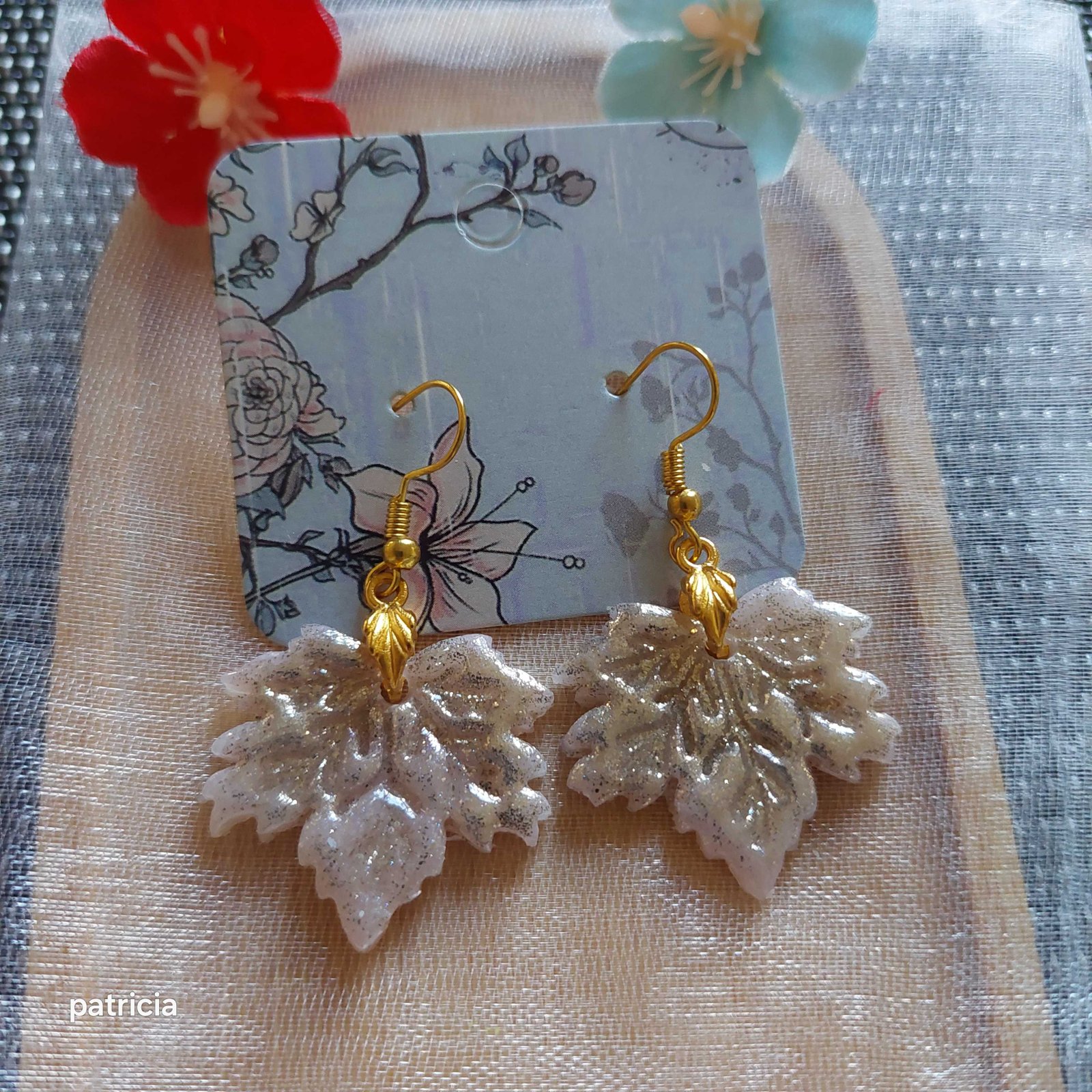 Boucles d'oreilles feuille d'éclat. Créoles vendue séparément 3 euros