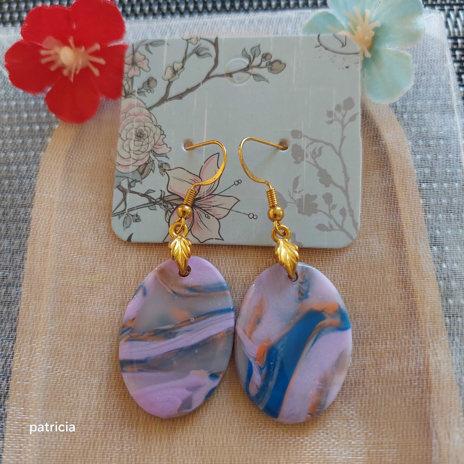 Boucles d'oreilles aurore abstrait. Créoles vendue séparément 3 euros