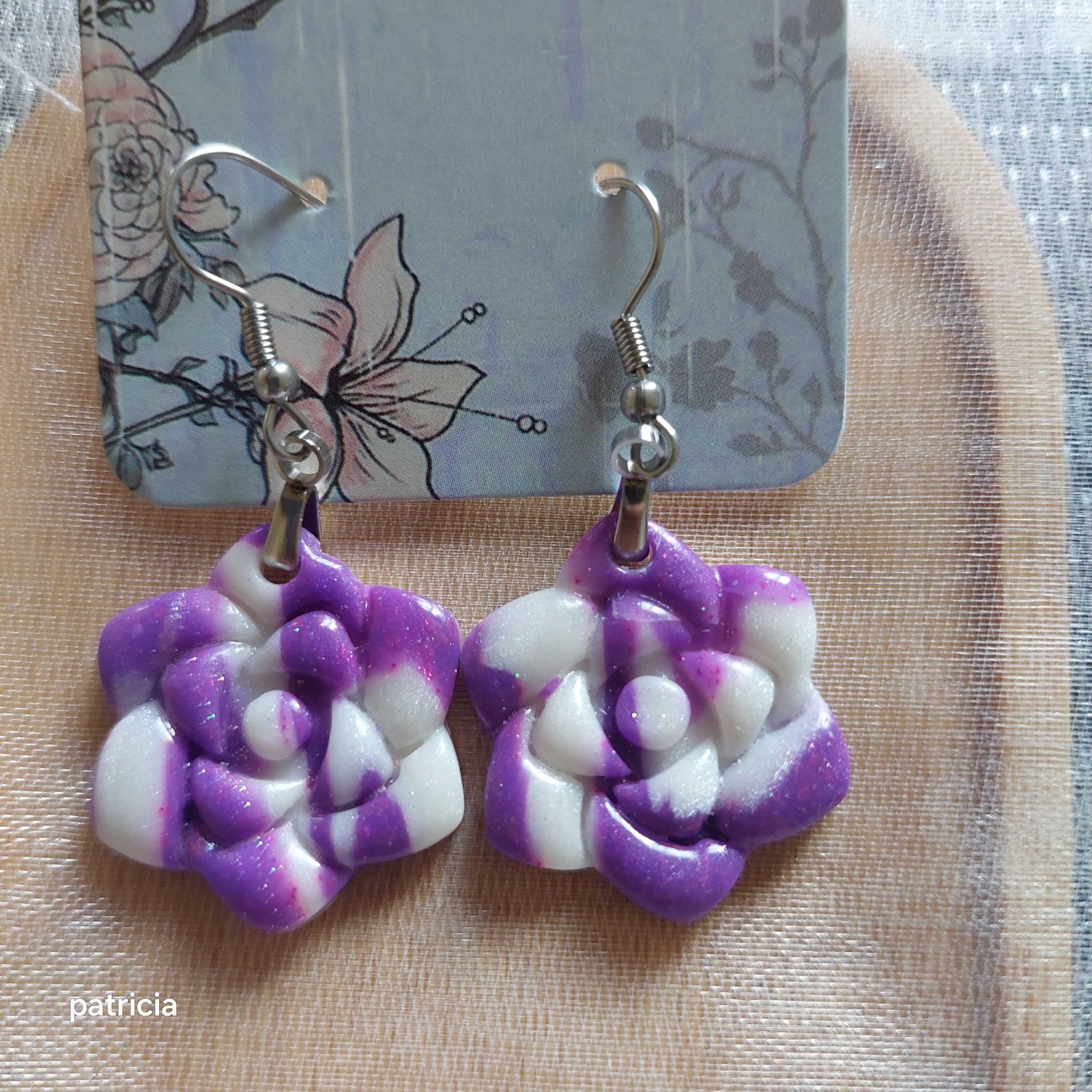 Boucle d'oreille éclat de nacre. Créoles vendue séparément 3 euros