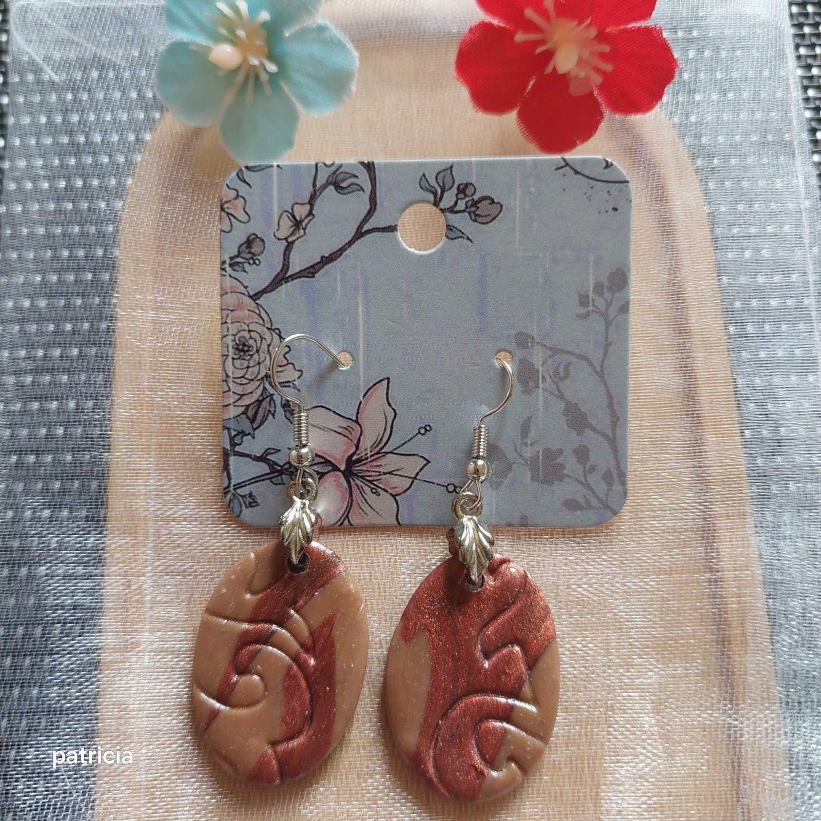 boucles d'oreilles douceur caramel. Créoles vendue séparément 3 euros