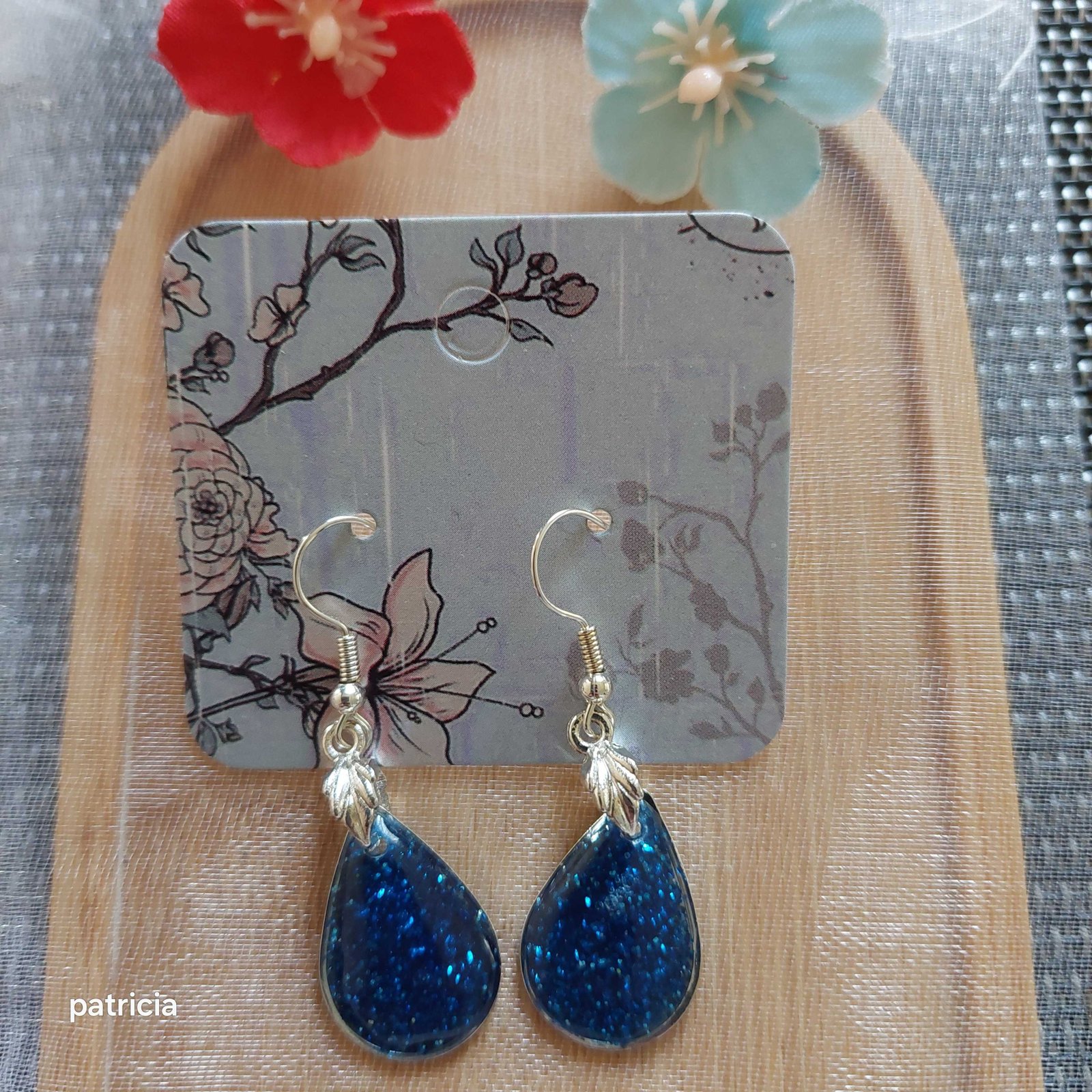 Boucles d'oreilles gouttes d'Azur.