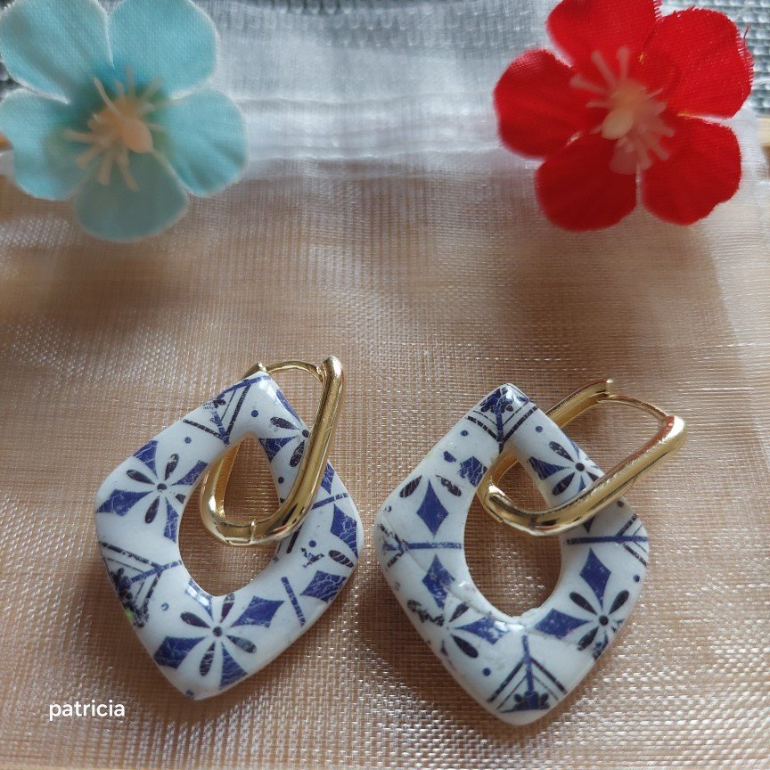 Pampilles porcelaine bleu  créoles (vendue séparément 3 euros)