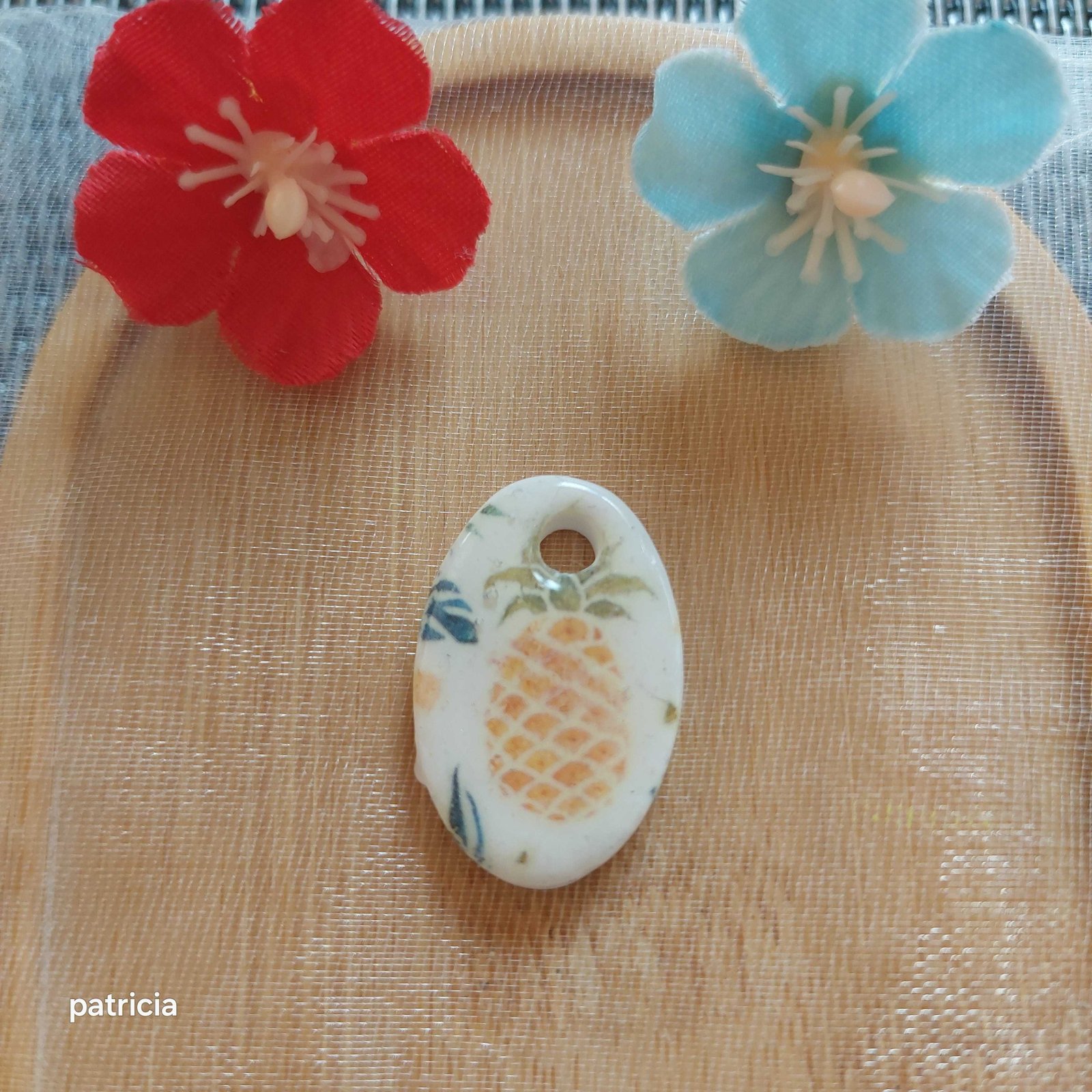 Pendentif ananas ivoir.