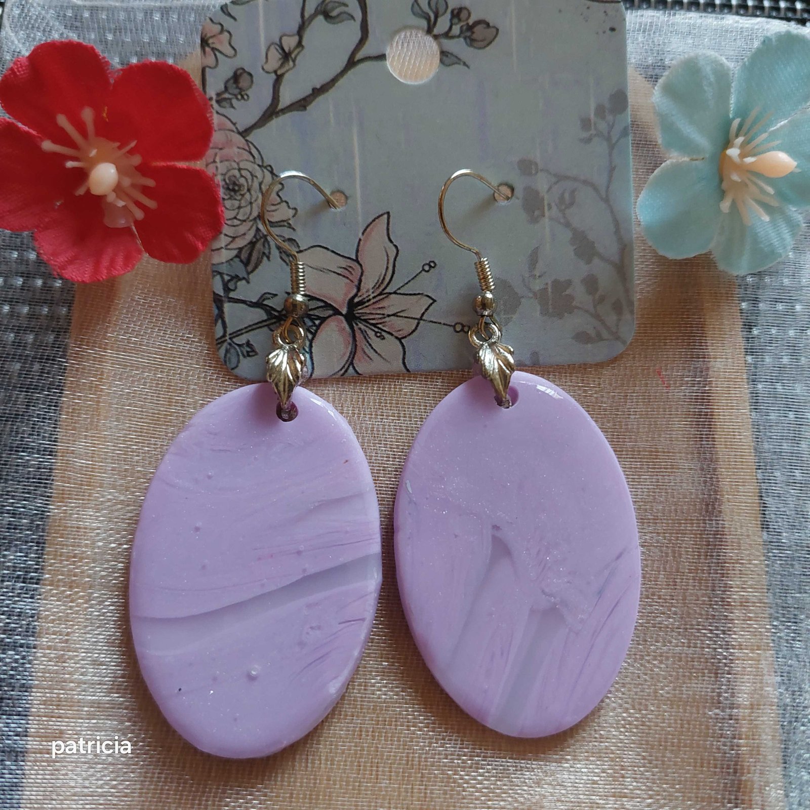 Boucles d'oreilles brise de lilas. Créoles vendue séparément 3 euros